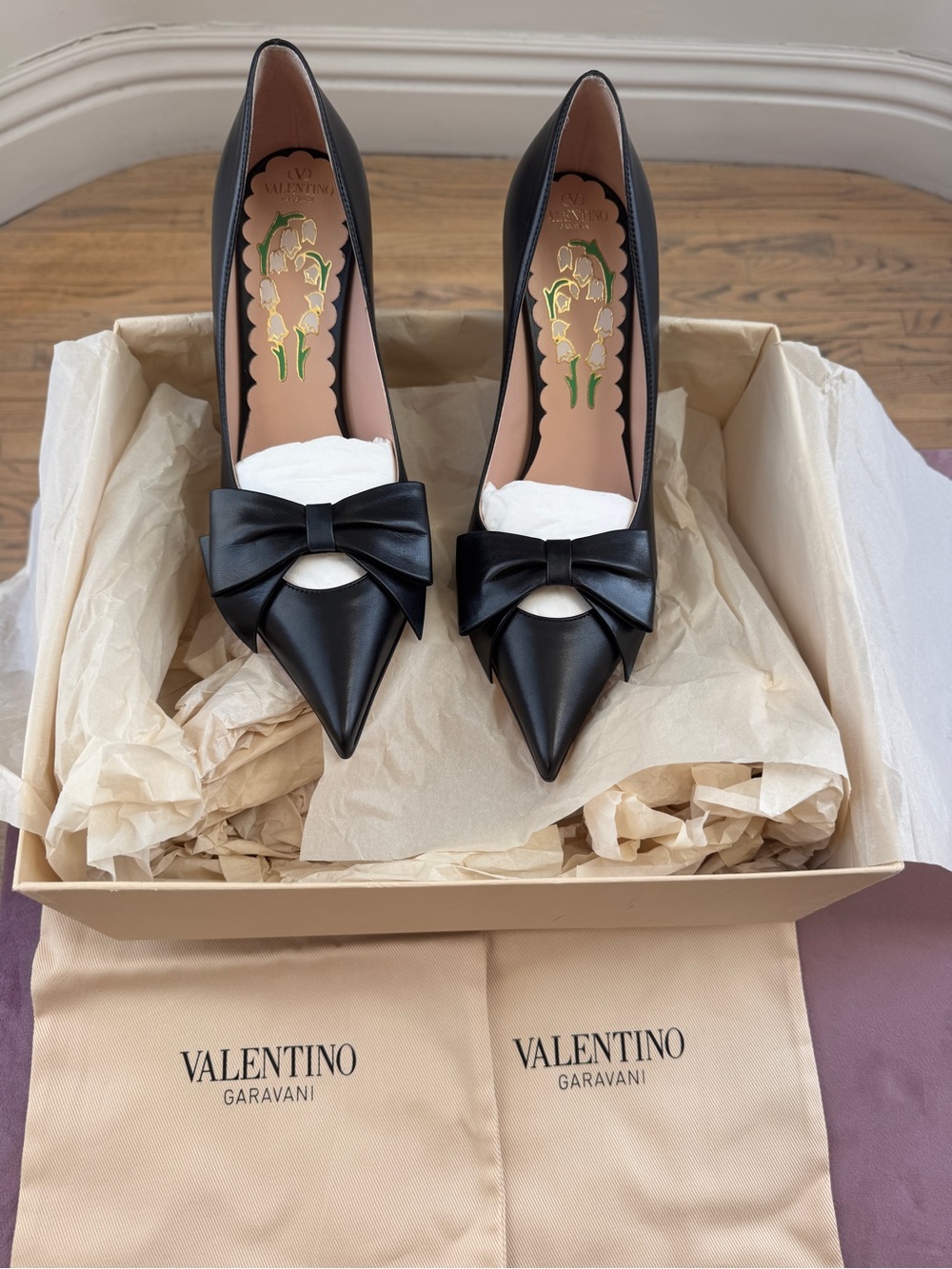 Black VALENTINO Bowow heels IN STORES NOW for $1300! Brand New in Box Size 39.5